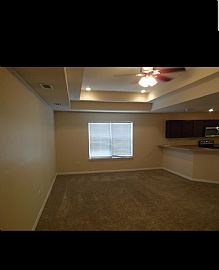 Charming 3 Bedroom 2 Bathroom in Crestview, FL (Photo 4 of 12)