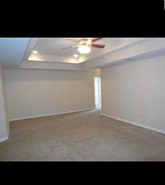 Charming 3 Bedroom 2 Bathroom in Crestview, FL (Photo 5 of 12)