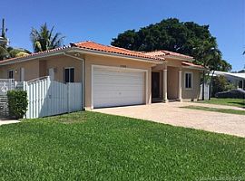 3 Beds 3.5 Baths in Miami Springs, FL