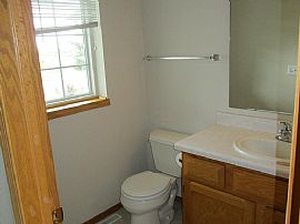 1609 Glacier Hill Dr, Madison, Wi 53704 in Madison, WI (Photo 6 of 7)