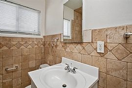 Beautiful 3 Bedroom Home in Downey, CA (Photo 11 of 12)