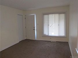 A 2 Bedroom with 1 Baths in Redford, MI (Photo 4 of 9)