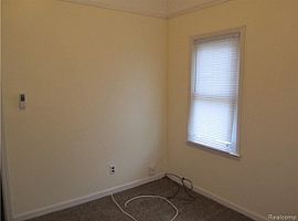 A 2 Bedroom with 1 Baths in Redford, MI (Photo 6 of 9)