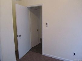 A 2 Bedroom with 1 Baths in Redford, MI (Photo 7 of 9)