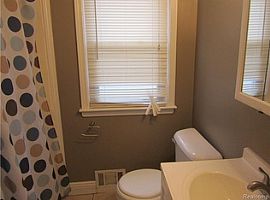 A 2 Bedroom with 1 Baths in Redford, MI (Photo 8 of 9)