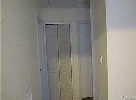 A 2 Bedroom with 1 Baths in Redford, MI (Photo 9 of 9)