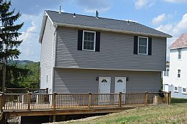 $1,000/mo2 Bd1.5 Ba-- Sqft 2243 Mckees Rocks Rd # 1, Mc Kees Ro in McKees Rocks, PA