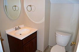 $1,000/mo2 Bd1.5 Ba-- Sqft 2243 Mckees Rocks Rd # 1, Mc Kees Ro in McKees Rocks, PA (Photo 10 of 12)