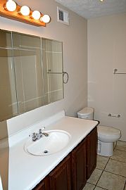 $1,000/mo2 Bd1.5 Ba-- Sqft 2243 Mckees Rocks Rd # 1, Mc Kees Ro in McKees Rocks, PA (Photo 3 of 12)