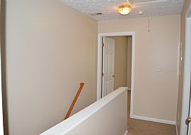 $1,000/mo2 Bd1.5 Ba-- Sqft 2243 Mckees Rocks Rd # 1, Mc Kees Ro in McKees Rocks, PA (Photo 4 of 12)