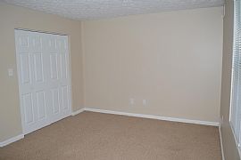 $1,000/mo2 Bd1.5 Ba-- Sqft 2243 Mckees Rocks Rd # 1, Mc Kees Ro in McKees Rocks, PA (Photo 8 of 12)