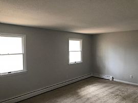 $1,600/mo2 Bd1.5 Ba1,200 Sqft 2 Kings Arms Rd # 16, Bath, Me 04 in Bath, ME (Photo 3 of 7)