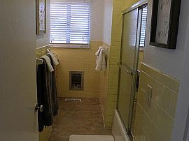 Convenient Location, Nice Single Level Home with Garage in Chattanooga, TN (Photo 4 of 9)