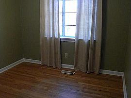 Convenient Location, Nice Single Level Home with Garage in Chattanooga, TN (Photo 8 of 9)