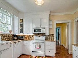 Great Space in a Great Neighborhood Close to I-24 and I-440.  in Nashville, TN (Photo 4 of 7)