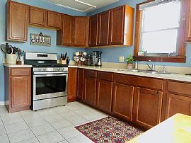 $1,000/mo3 Bd1 Ba2,000 Sqft 6217 Franklin Blvd # 1, Cleveland,  in Cleveland, OH (Photo 4 of 12)