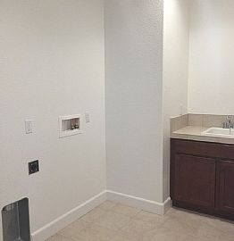 Charming 3bedroom House Rent in Fernley, NV (Photo 3 of 5)