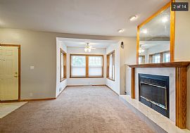 Jefferson Park! Exceptional Sun Filled Turn-Key 3 Bedroom, 1.1  in Chicago, IL (Photo 2 of 7)