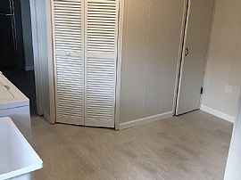 $1,000/mo2 Bd1.5 Ba1,161 Sqft 13367 Rose St, Gibraltar, Mi 4817 in Gibraltar, MI (Photo 10 of 12)