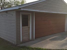 $1,000/mo2 Bd1.5 Ba1,161 Sqft 13367 Rose St, Gibraltar, Mi 4817 in Gibraltar, MI (Photo 11 of 12)