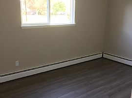 $1,000/mo2 Bd1.5 Ba1,161 Sqft 13367 Rose St, Gibraltar, Mi 4817 in Gibraltar, MI (Photo 5 of 12)