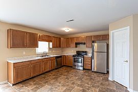 $1,000/mo4 Bd2.5 Ba3,356 Sqft 2354 Bremhaven Ct, Indianapolis,  in Indianapolis, IN (Photo 3 of 8)