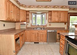 Wonderful Opportunity to Rent a Nice 3 Bedroom 1.5 in Sewell, NJ (Photo 4 of 8)
