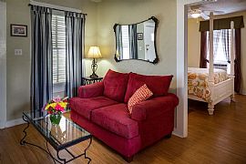 Gulf View Bungalow View of The Ocean and Jst Steps to The Beach in Galveston, TX (Photo 4 of 8)