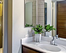 Capri on Camelback in Phoenix, AZ (Photo 4 of 10)