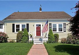 29 Fenner Ave, Newport, Ri 02840 in Newport, RI