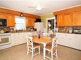 29 Fenner Ave, Newport, Ri 02840 in Newport, RI (Photo 8 of 9)