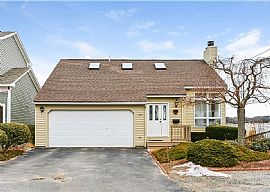 79 Boyce Ave, Barrington, Ri 02806 in Barrington, RI