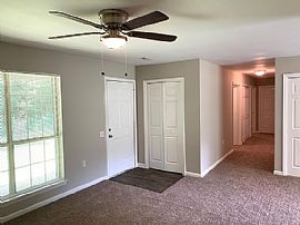 60 Pineview Dr, Jemison, Al 35085 in Jemison, AL (Photo 2 of 7)