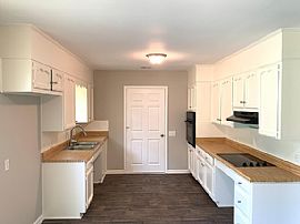 60 Pineview Dr, Jemison, Al 35085 in Jemison, AL (Photo 5 of 7)