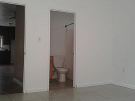 Charming 3bedroom Flat in Los Angeles, CA (Photo 2 of 3)