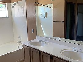 11461 N Eagle Peak Dr in Oro Valley, AZ (Photo 9 of 11)