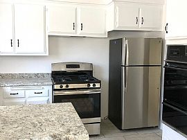 1bedroom Apartment  in Los Angeles, CA (Photo 2 of 5)