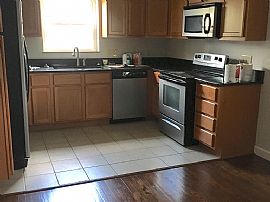 Comfortable Home For Single Family. in Loveland, OH (Photo 3 of 6)