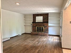 Comfortable Home For Single Family.  in Loveland, OH (Photo 3 of 6)