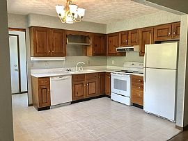 Comfortable Home For Single Family.  in Loveland, OH (Photo 5 of 6)