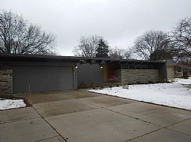 7038 N Yates Rd, Fox Point, Wi 53217 in Fox Point, WI