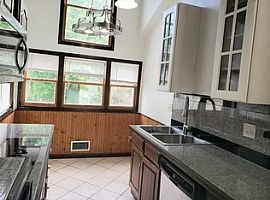 43 Cross St, Nashua, Nh 03064 Completely Renovated 4 Bedroom in Nashua, NH (Photo 5 of 5)