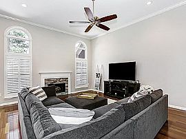 1717 Weymouth Ln Nw, Huntsville, Al 35806 in Huntsville, AL (Photo 5 of 12)