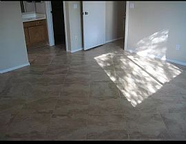 Charming 3 Bedroom 2  Bathroom Home in Phoenix, AZ (Photo 4 of 8)