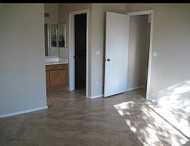 Charming 3 Bedroom 2  Bathroom Home in Phoenix, AZ (Photo 5 of 8)