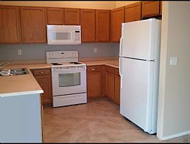 Charming 3 Bedroom 2  Bathroom Home in Phoenix, AZ (Photo 7 of 8)