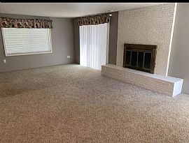 Charming 2 Bedroom 1 Bathroom Home in Lake Oswego, OR (Photo 3 of 10)