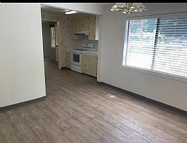 Charming 2 Bedroom 1 Bathroom Home in Lake Oswego, OR (Photo 4 of 10)