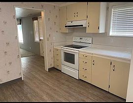 Charming 2 Bedroom 1 Bathroom Home in Lake Oswego, OR (Photo 5 of 10)