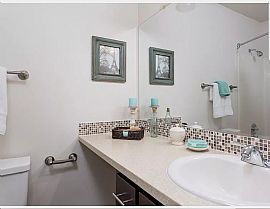 Charming 2 Bedroom 2 Bathroom Home in Lake Oswego, OR (Photo 11 of 12)